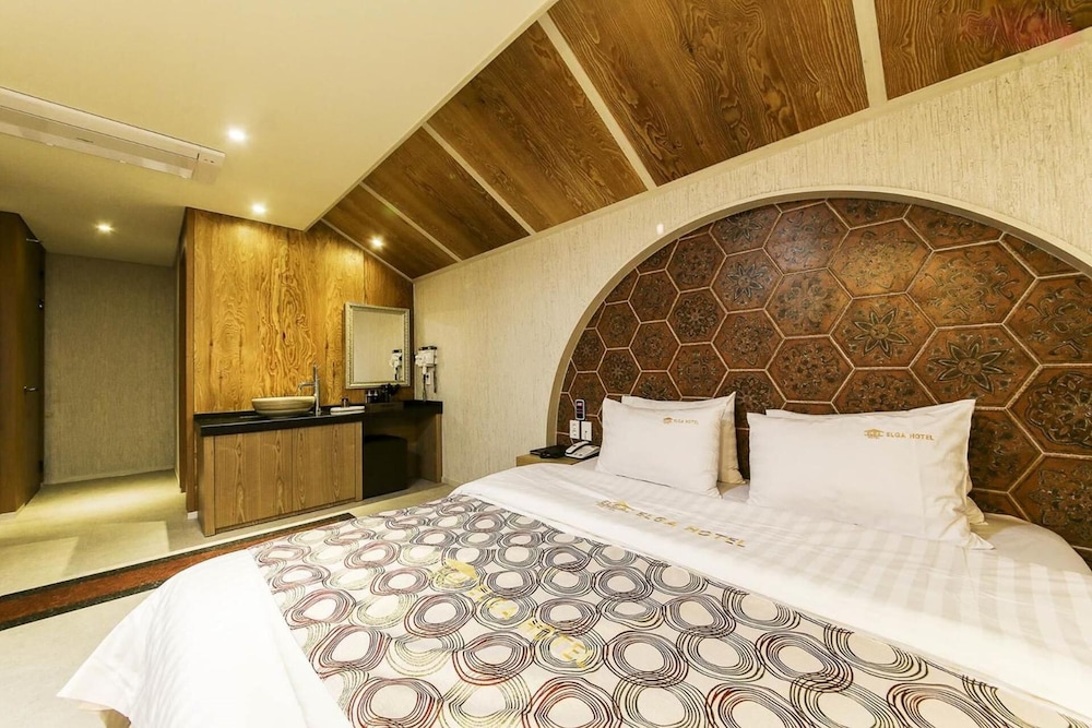 Elga Hotel 17/67