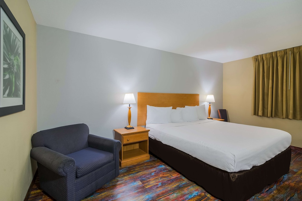 Americas Best Value Inn Fargo 14/35