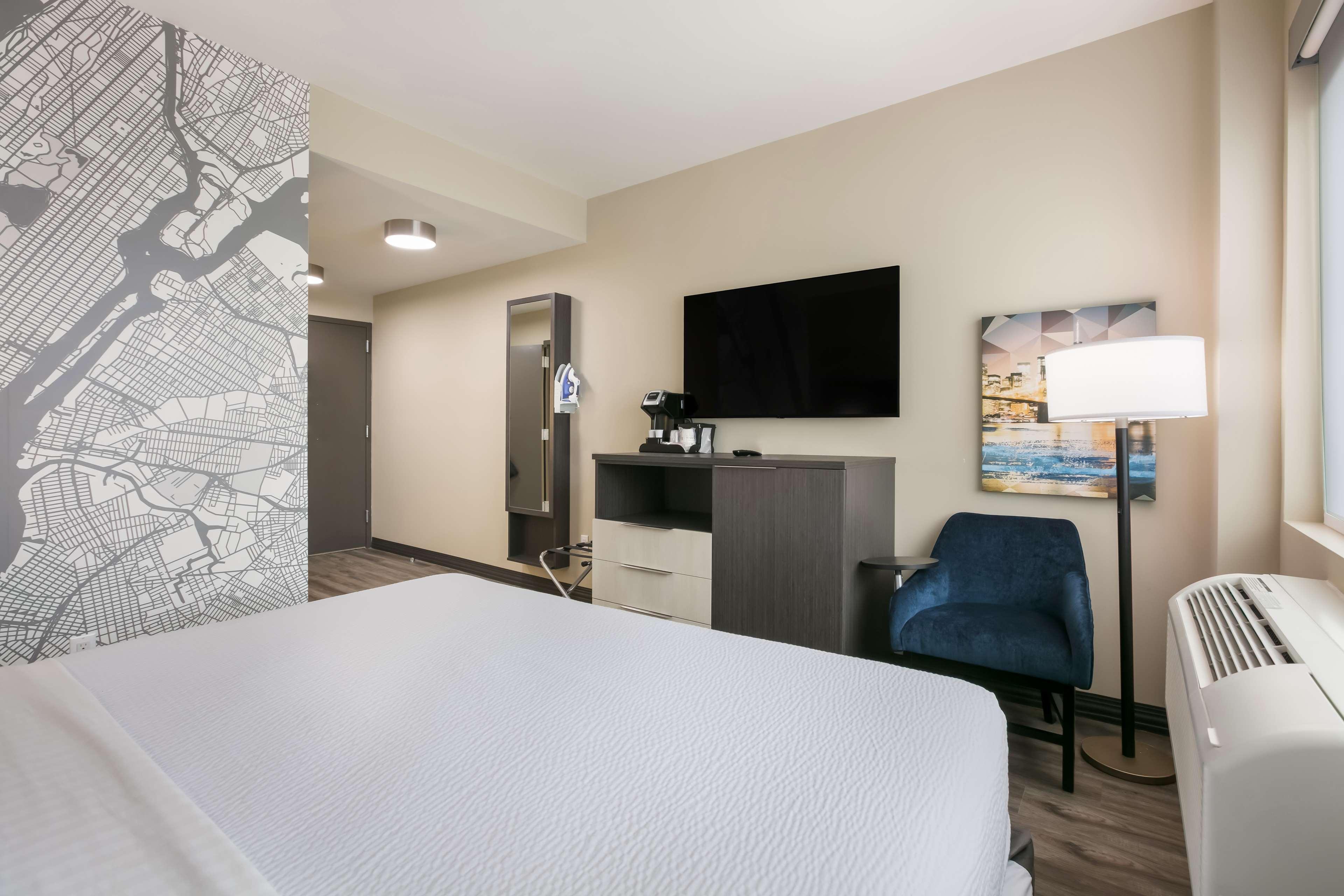 Executive Residency Bronx 13/36