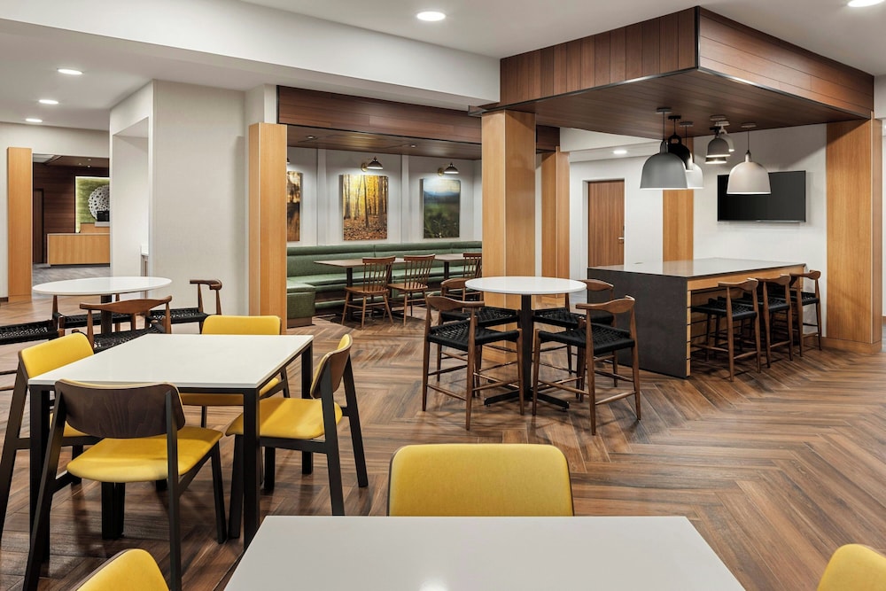 Fairfield Inn & Suites by Marriott Cedar Rapids North 35/52