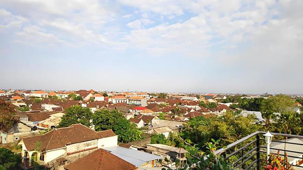 Puri Saron Denpasar 66/68