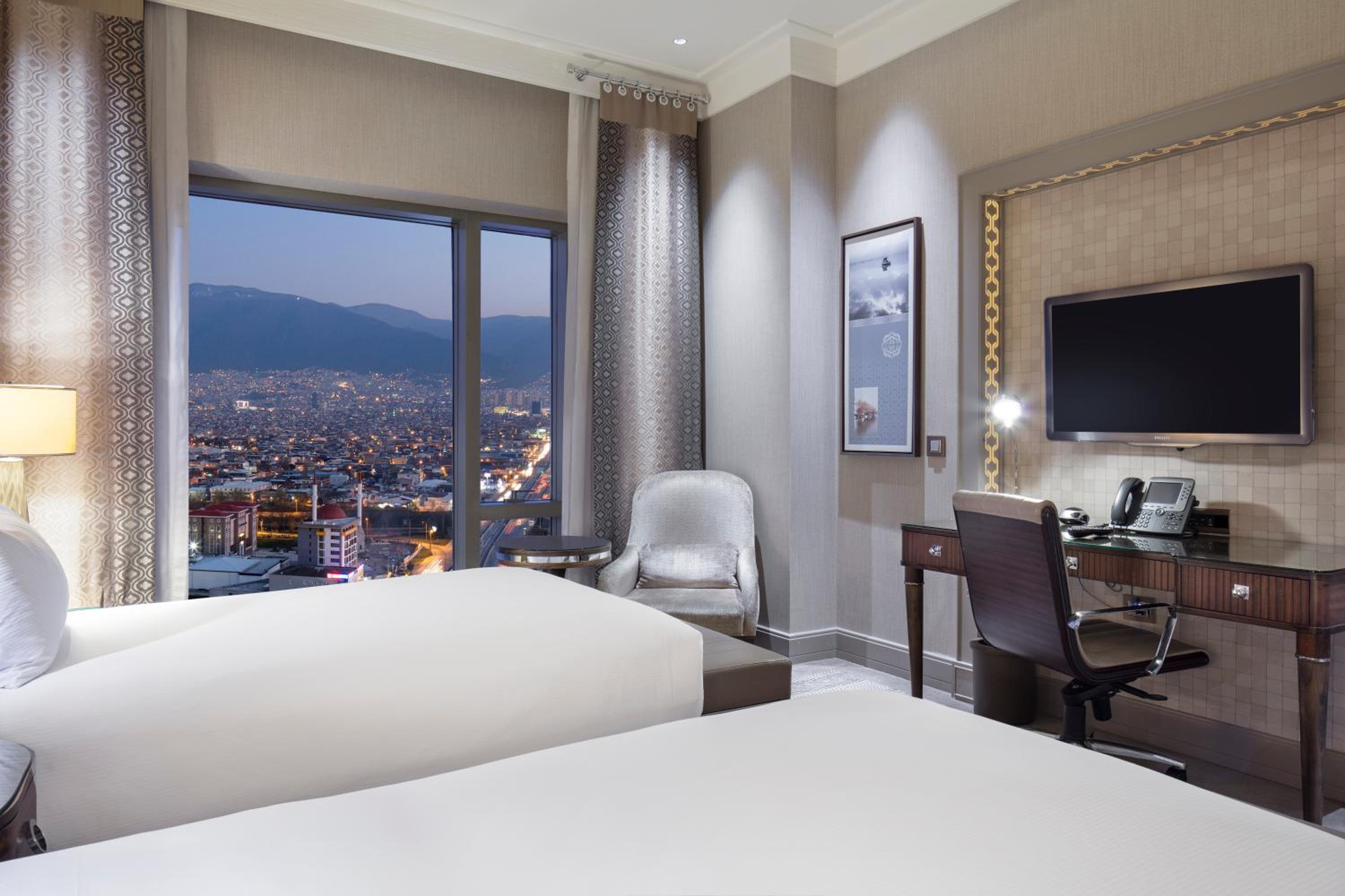 EXECUTIVE, KING BED, LOUNGE ACCESS