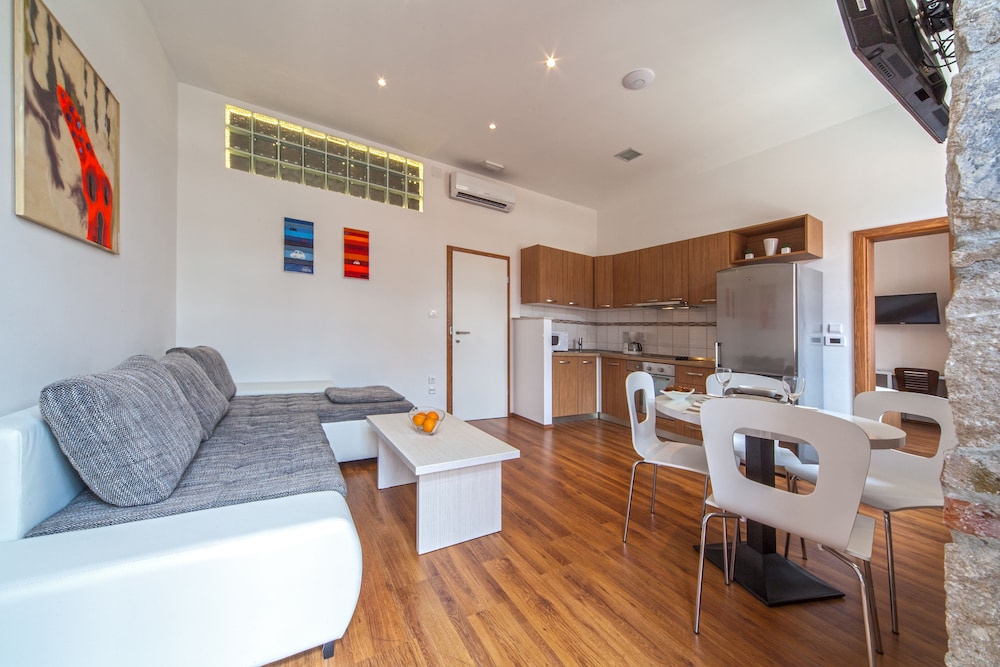 Marmontova Luxury Rooms 33/46