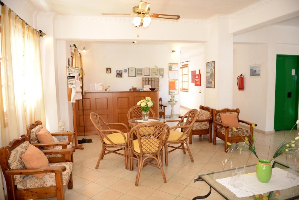 Anthemis Hotel 23/40