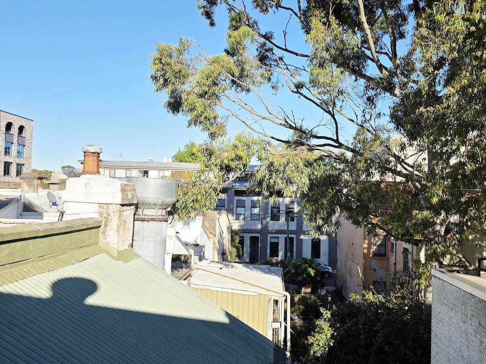 Crown Hotel Surry Hills 53/58