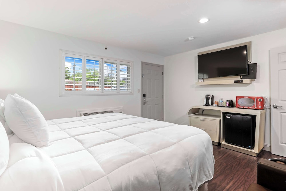 Signature Inn Berkeley 12/50
