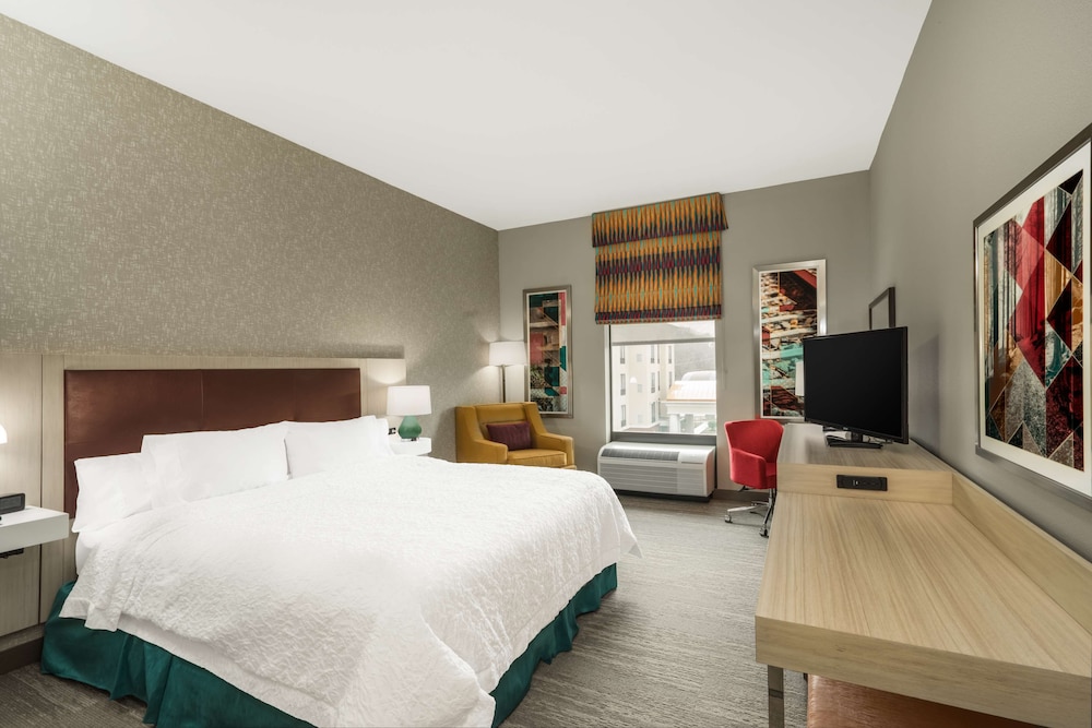 Hampton Inn Newport, TN 12/34