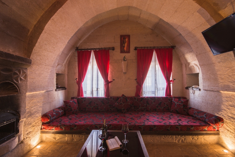 Mystic Cave House Hotel 18/50