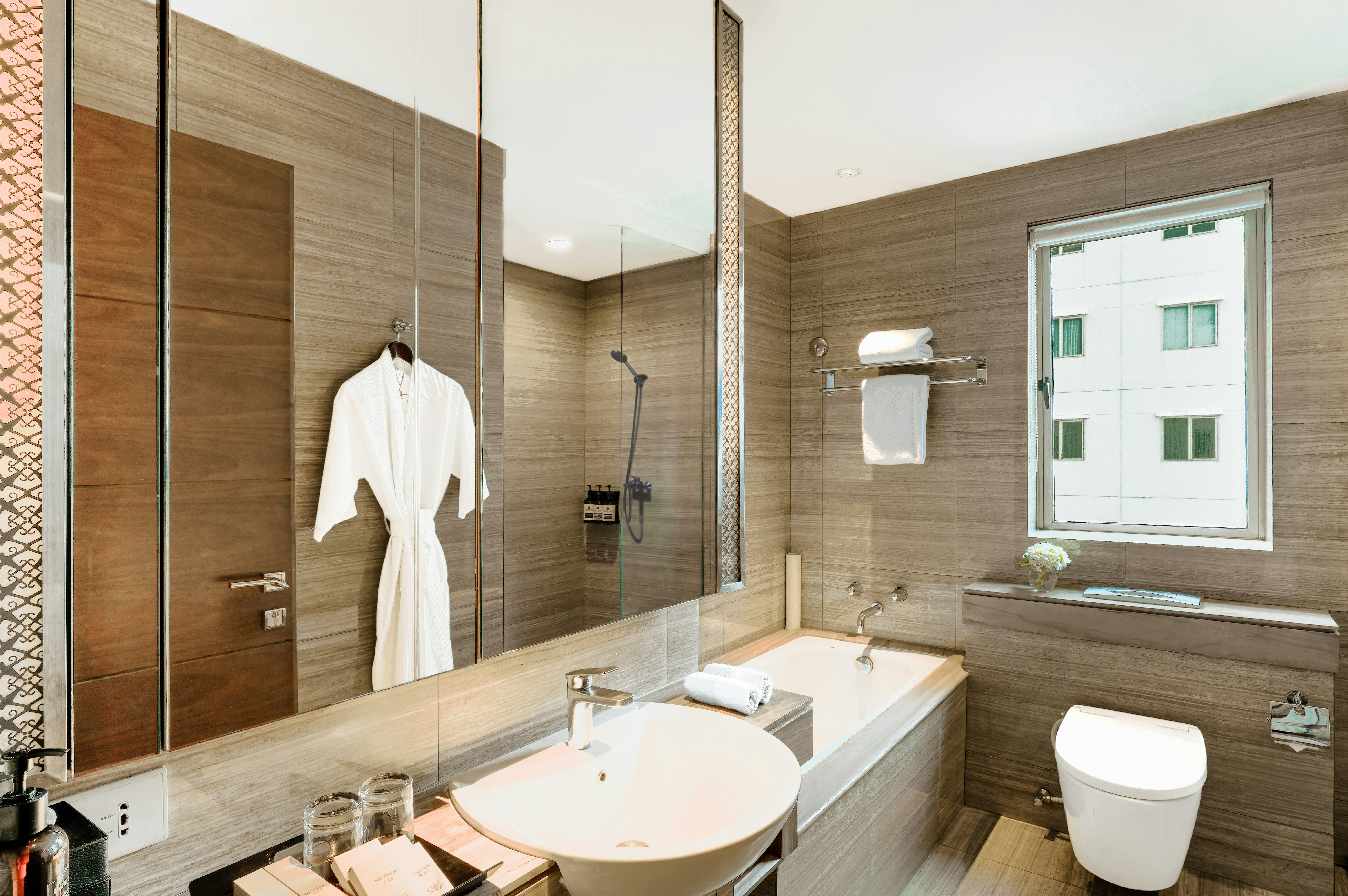 ASCOTT WATERPLACE SURABAYA 69/74