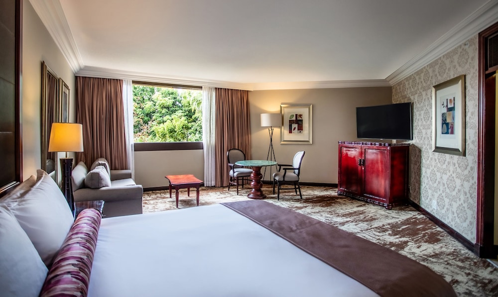 The Cascades Hotel At Sun City Resort 12/50