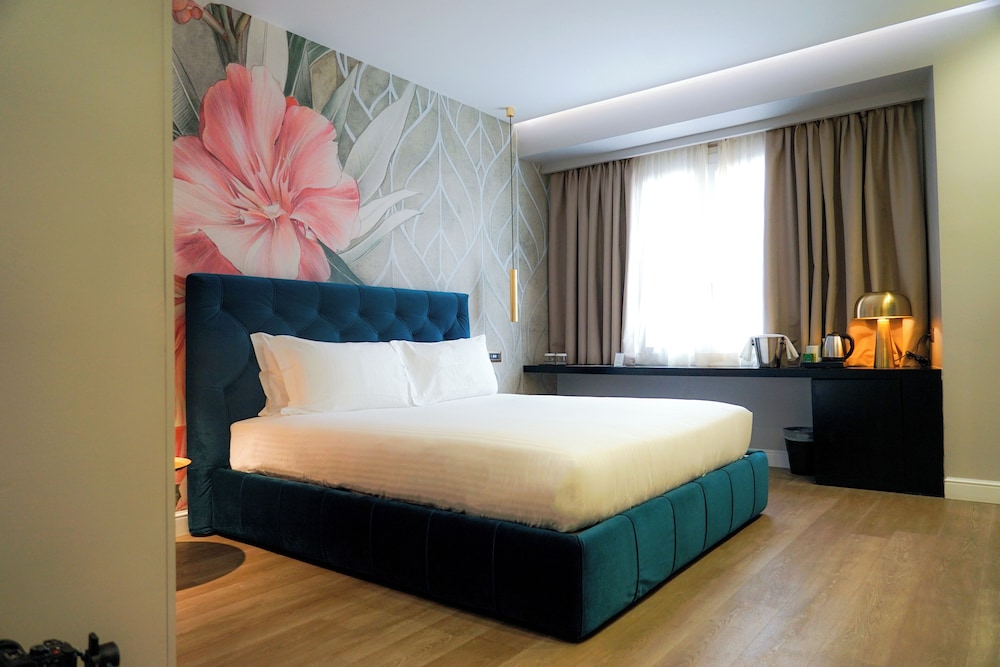 EXCLUSIVE, DOUBLE BED