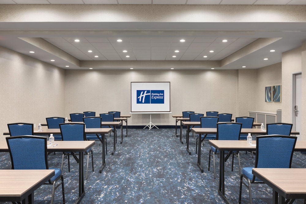 Holiday Inn Dumfries Quantico Center 38/42