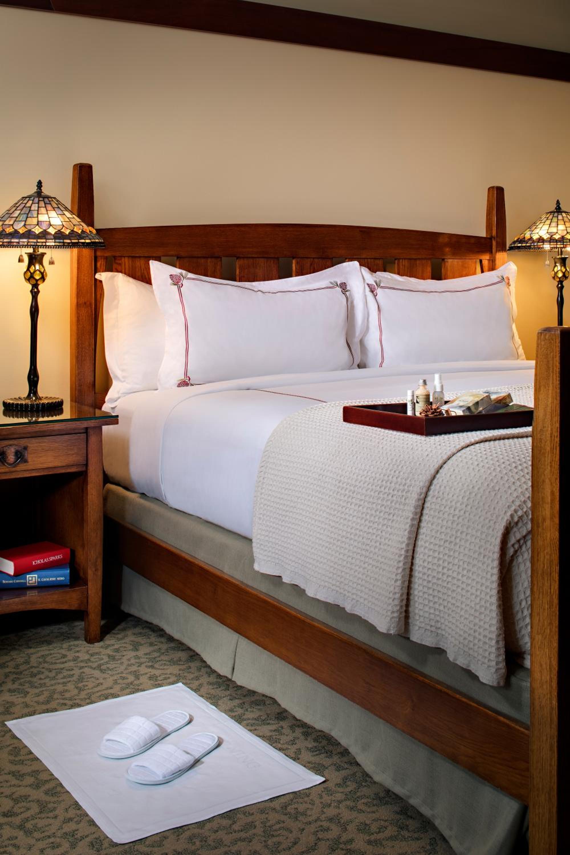 Reserve, Queen Bed