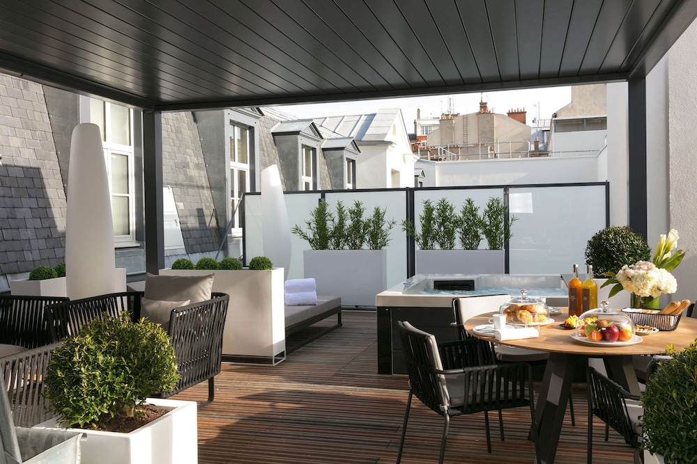 Niepce Paris Curio Collection By Hilton 35/39