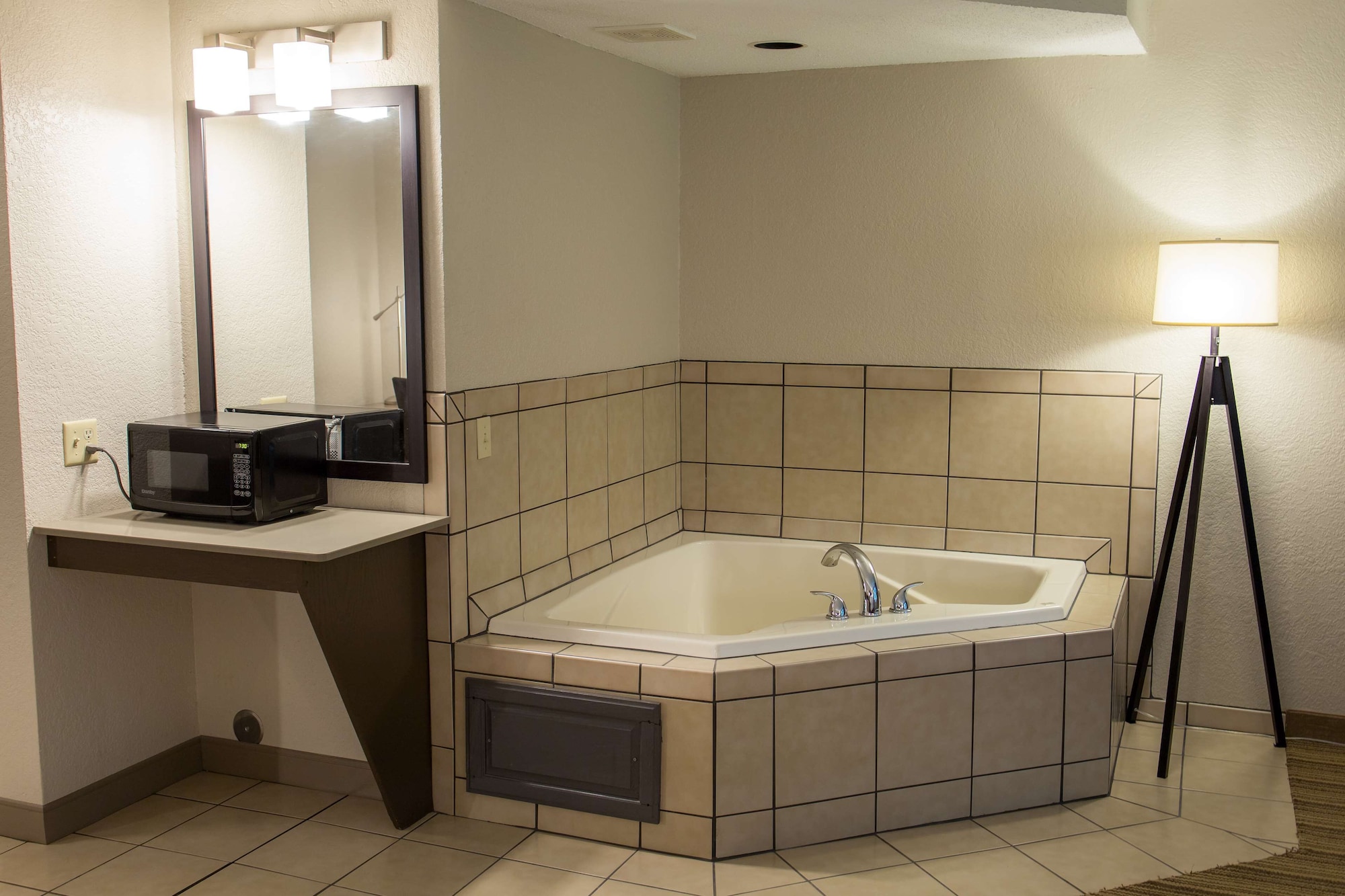 جناح استوديو بسرير كينج بحوض جاكوزي، Country Inn & Suites by Radisson, Platteville, WI 6/7