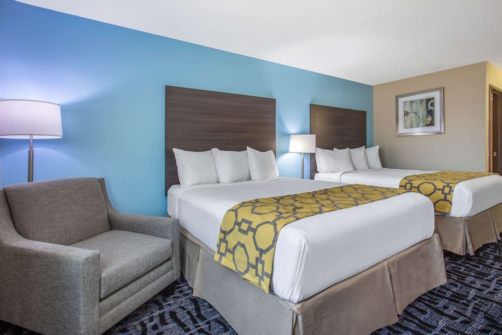 Baymont By Wyndham Joliet 17/50