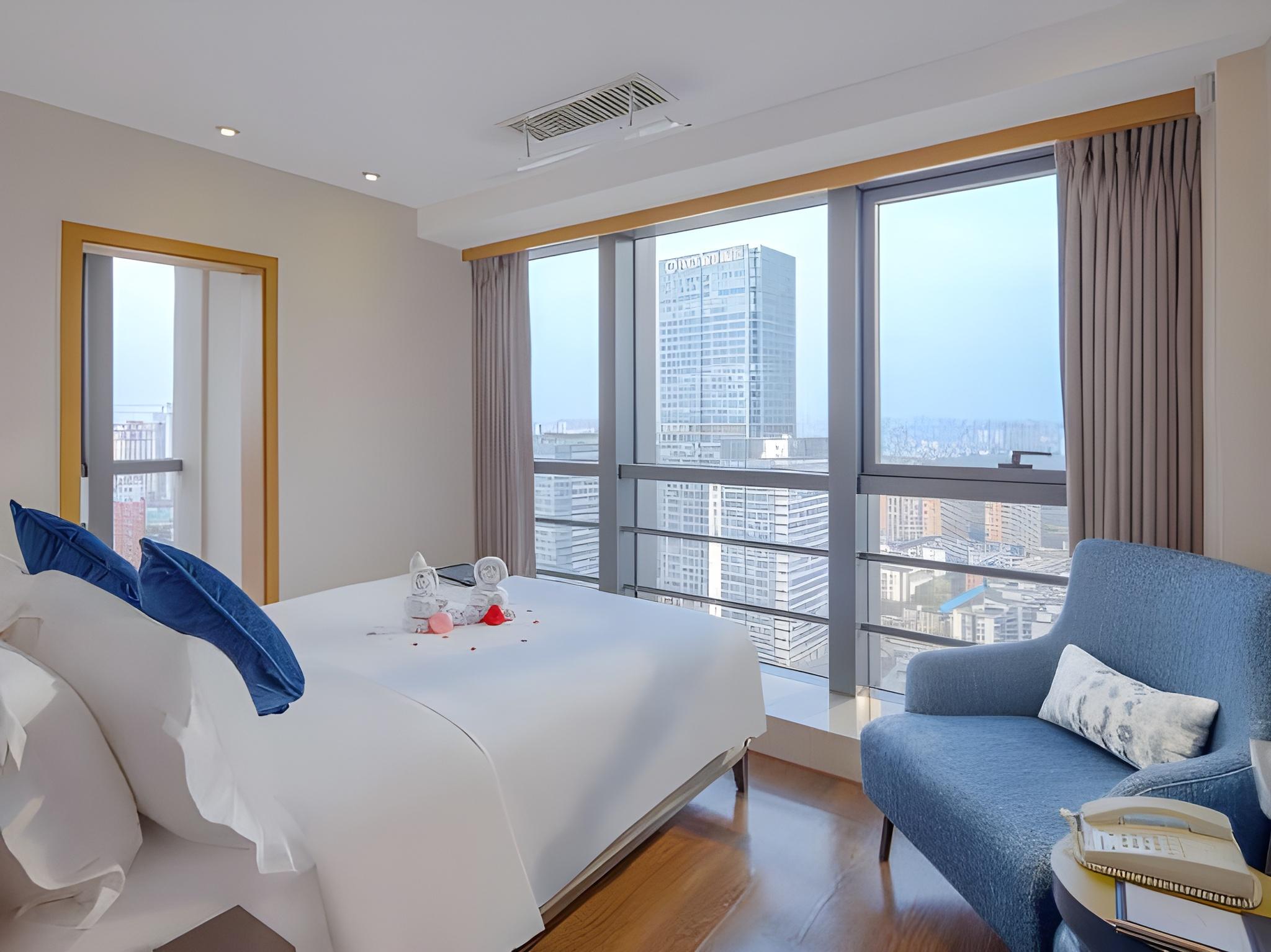 1 Bedroom, Feature