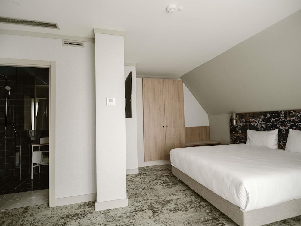 Suite, Double Bed, Sofa, Mercure Sibiu Arsenal 4/8