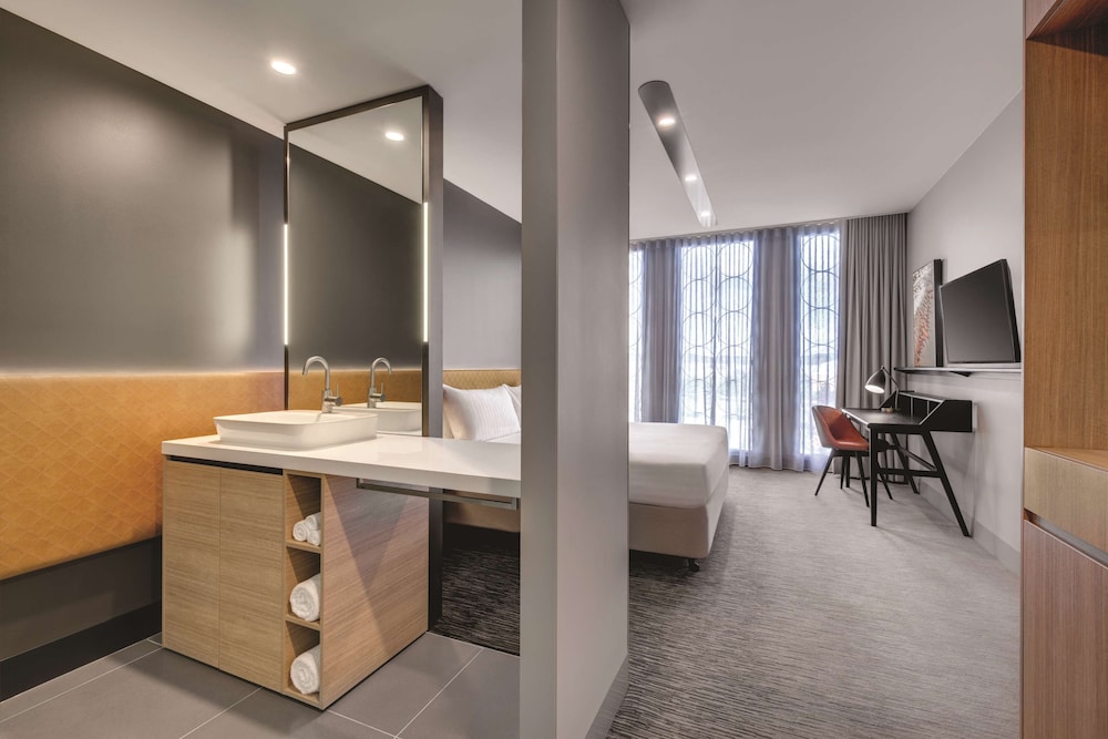 Vibe Hotel Canberra Airport 45/63