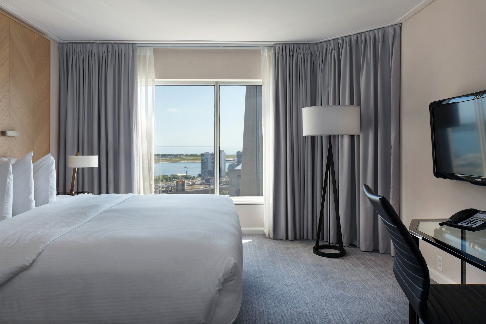 Classic, Queen Bed, Accessible, INTERCONTINENTAL TORONTO CENTRE 3/4