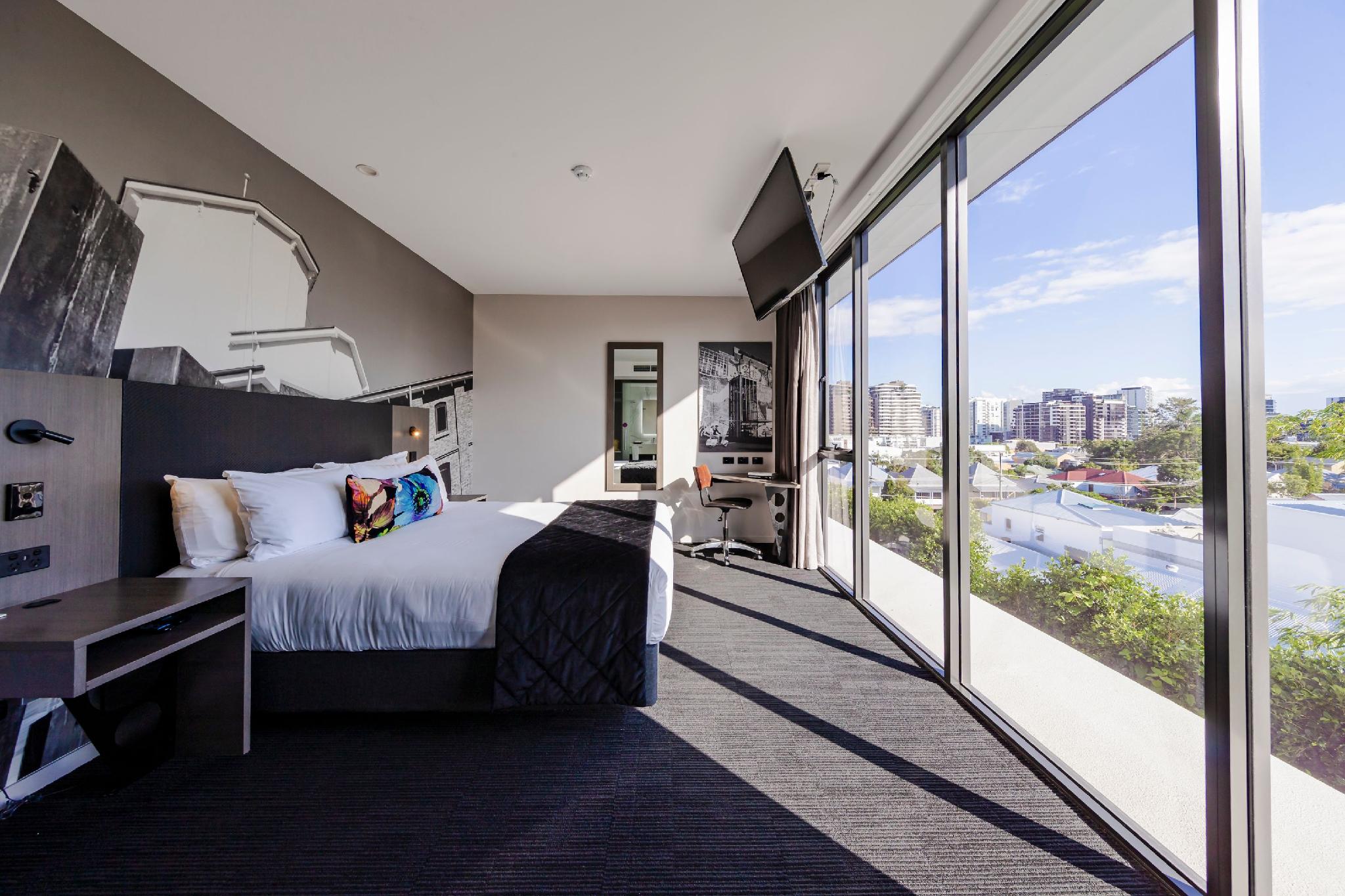 DELUXE, DOUBLE BED, CITY VIEW