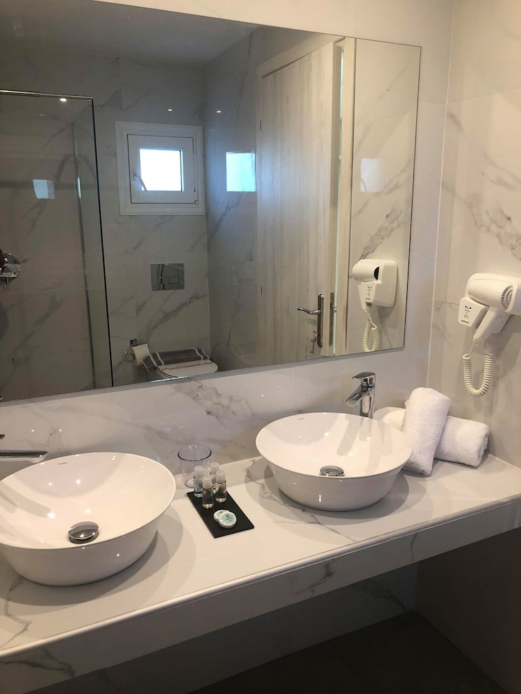 Golden Coast Resort 40/46