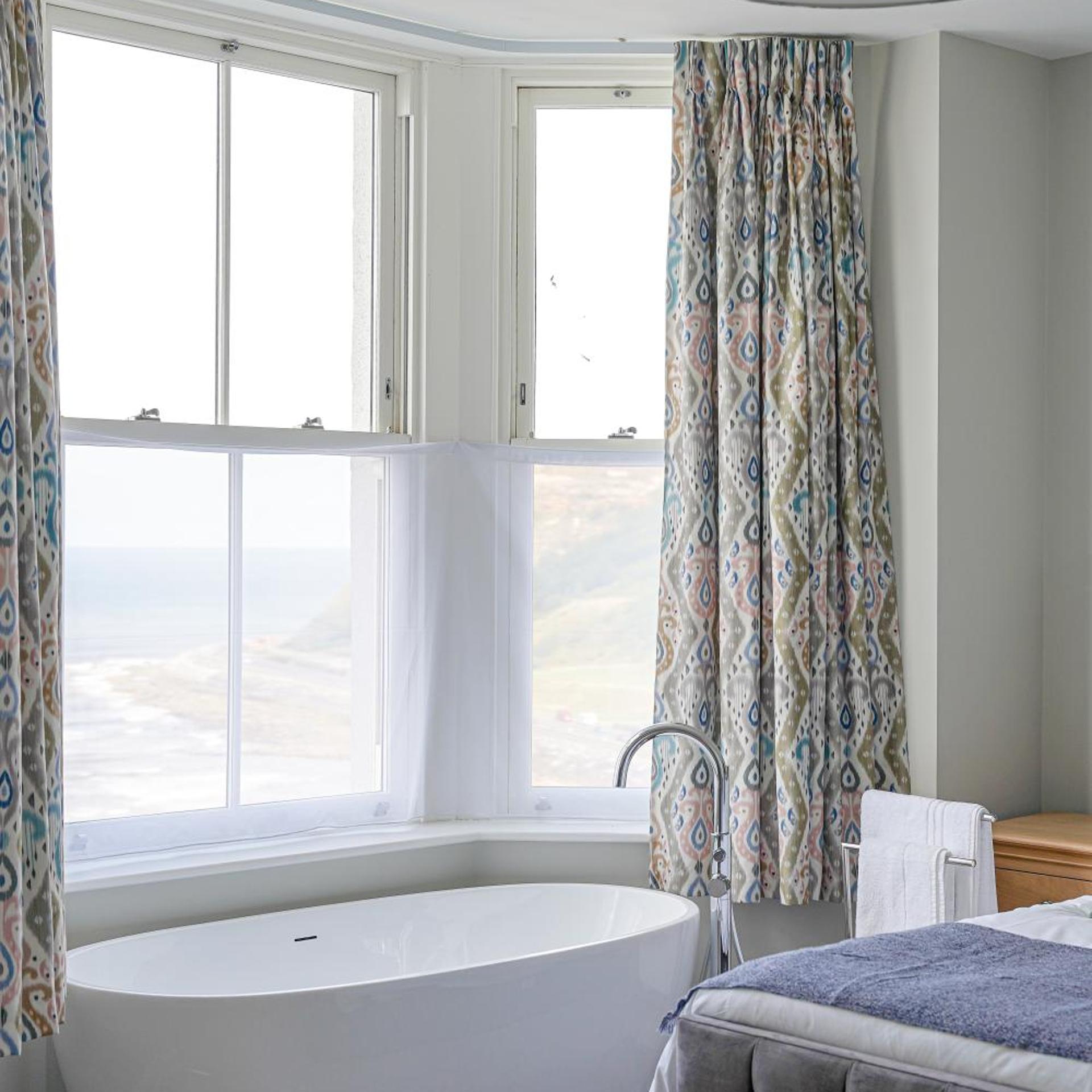 Executive, King Bed, Sea View, Bathtub, The Clarence Gardens Hotel, BW Signature Collection 2/2