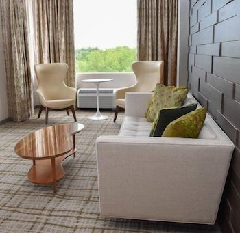 The Fredonia Hotel and Convention Center 18/30