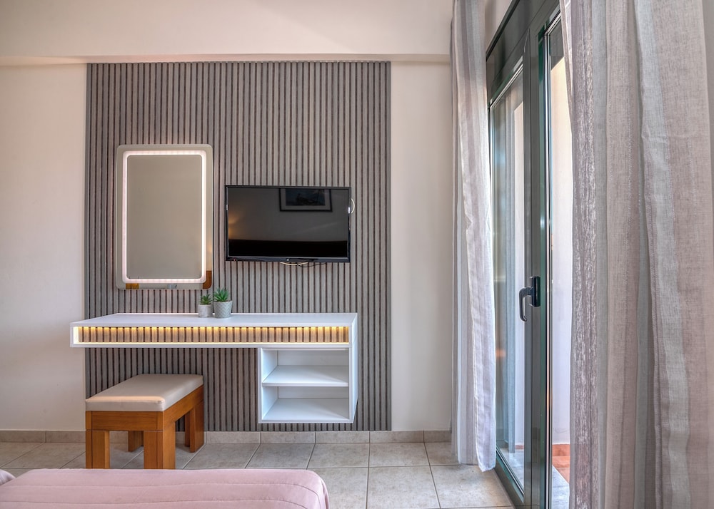 CHRISTINA BEACH HOTEL 12/65
