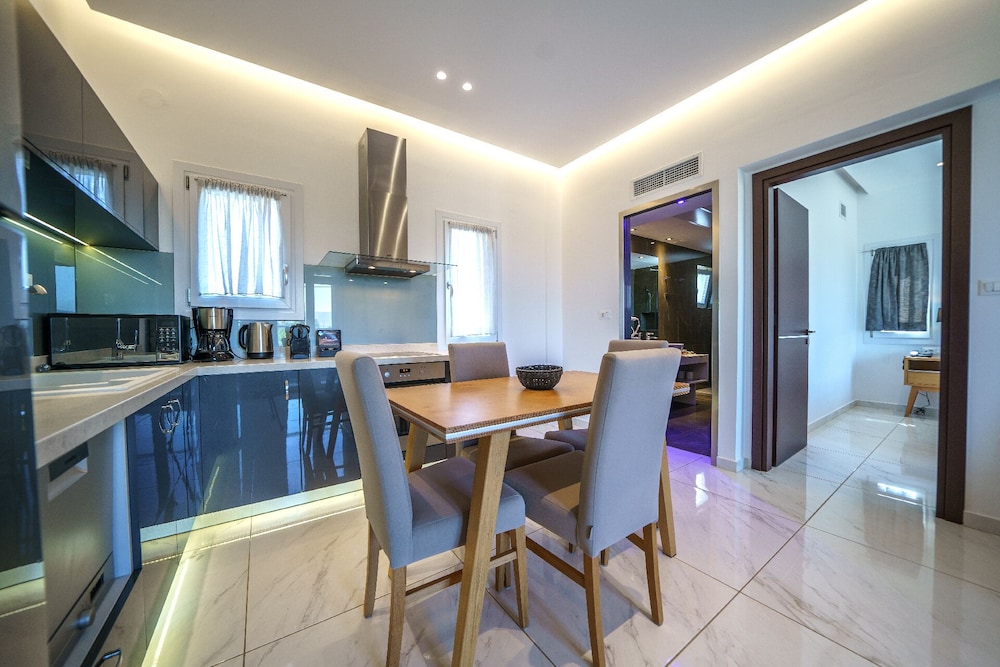 Elysian Suites 47/61