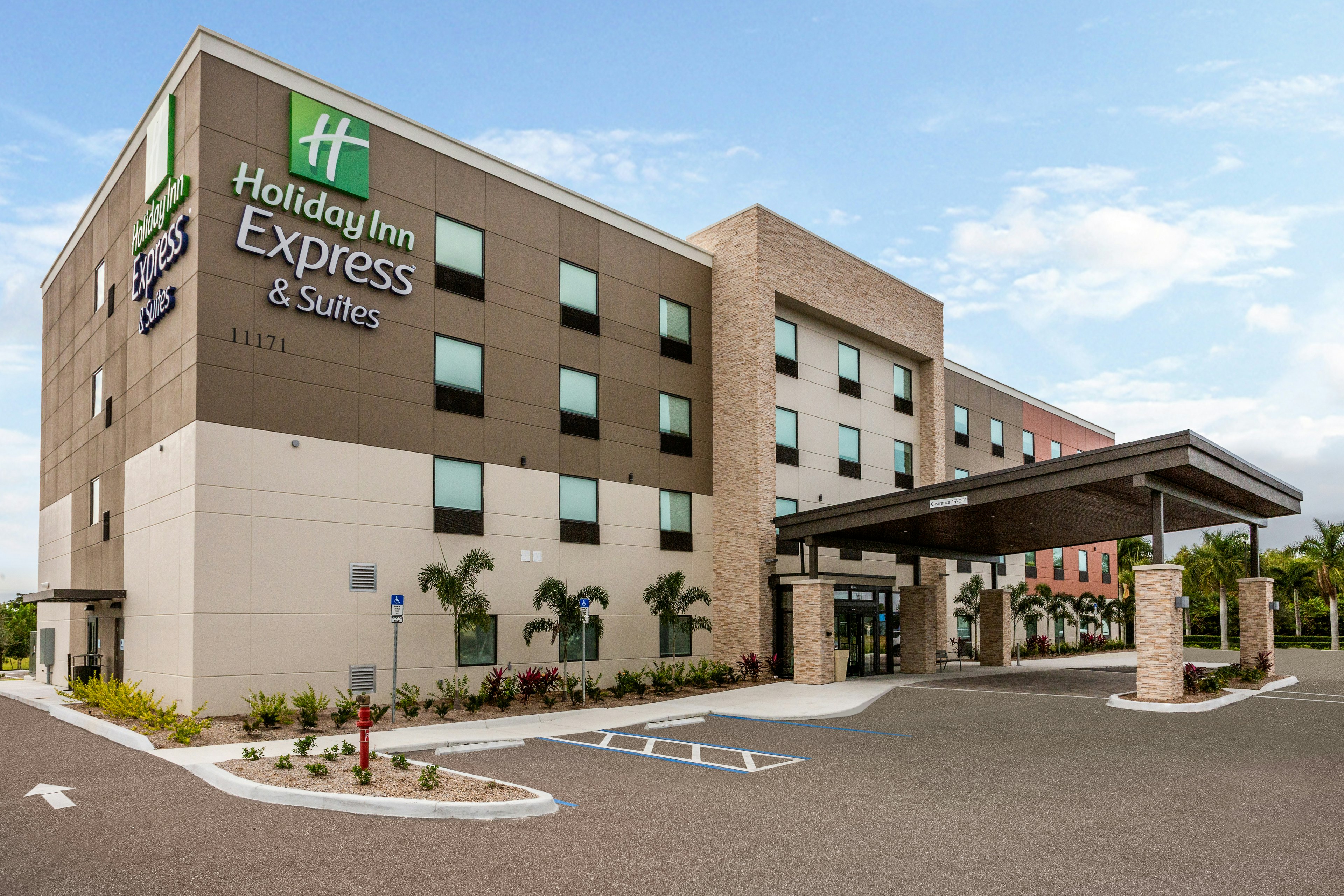 Holiday Inn Express & Suites Ft Myers Beach-Sanibel Gateway 22/23