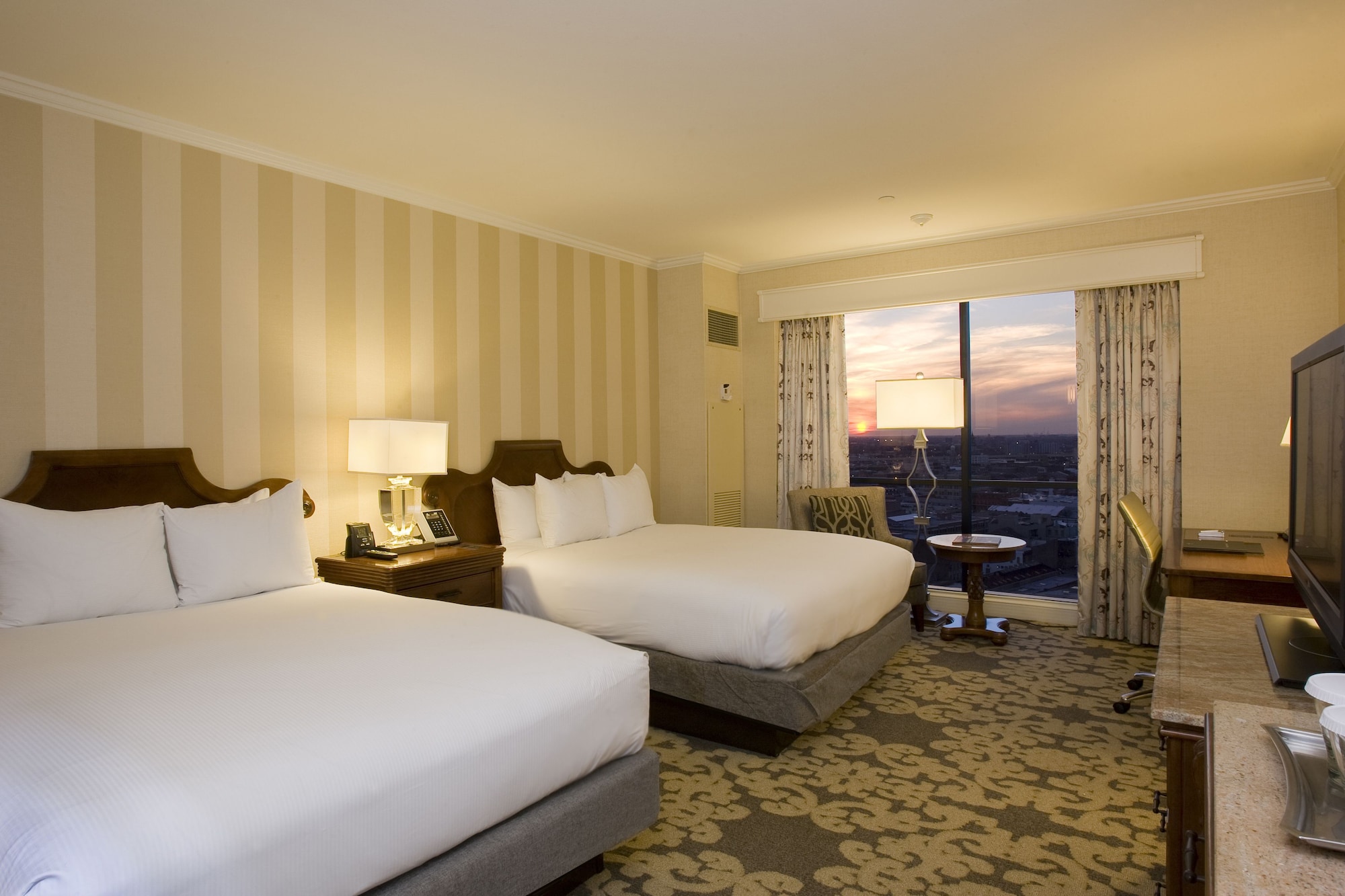 Room, 2 Queen Beds, City View