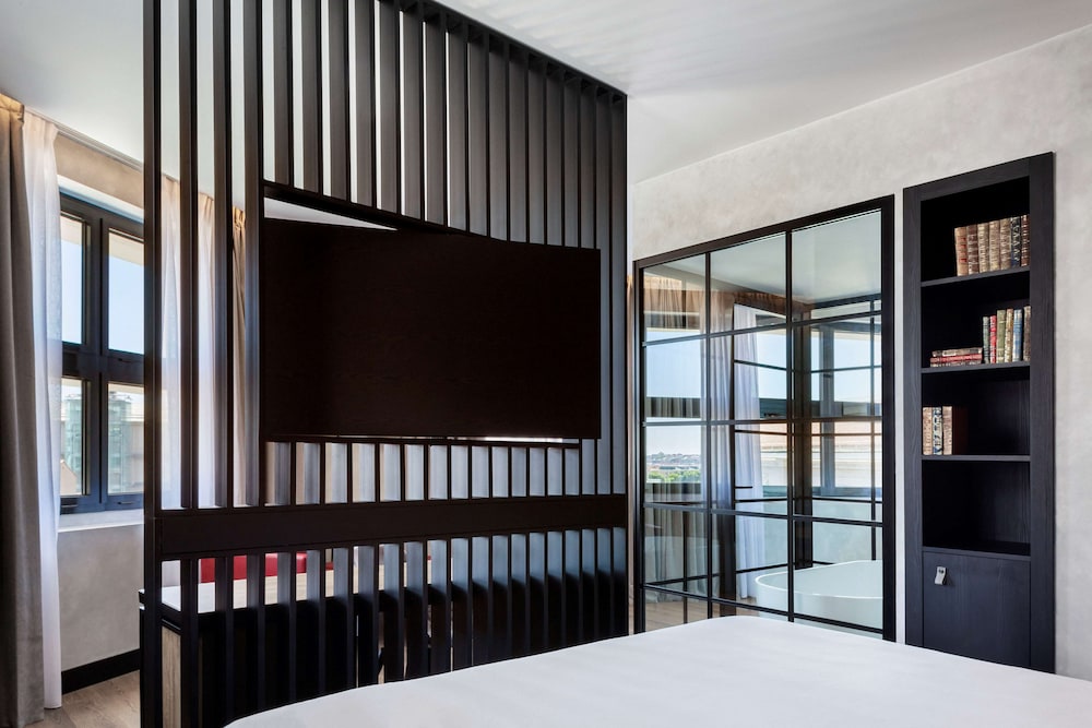 Radisson RED Madrid (ex. Paseo del Arte) 45/70