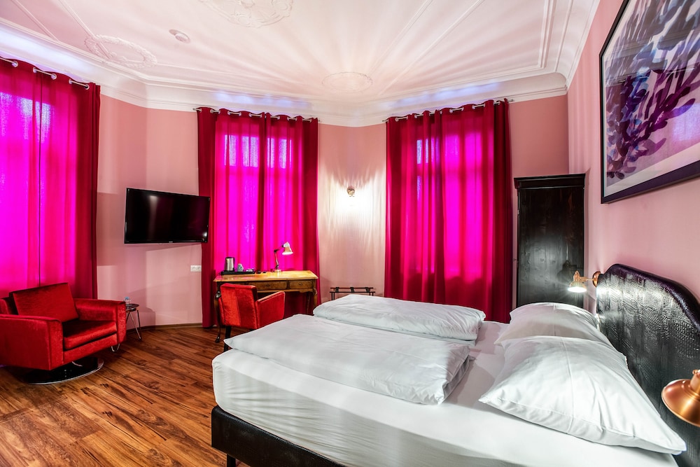 غرفة قياسية بسرير كوين، Hotel Mystique 2/10
