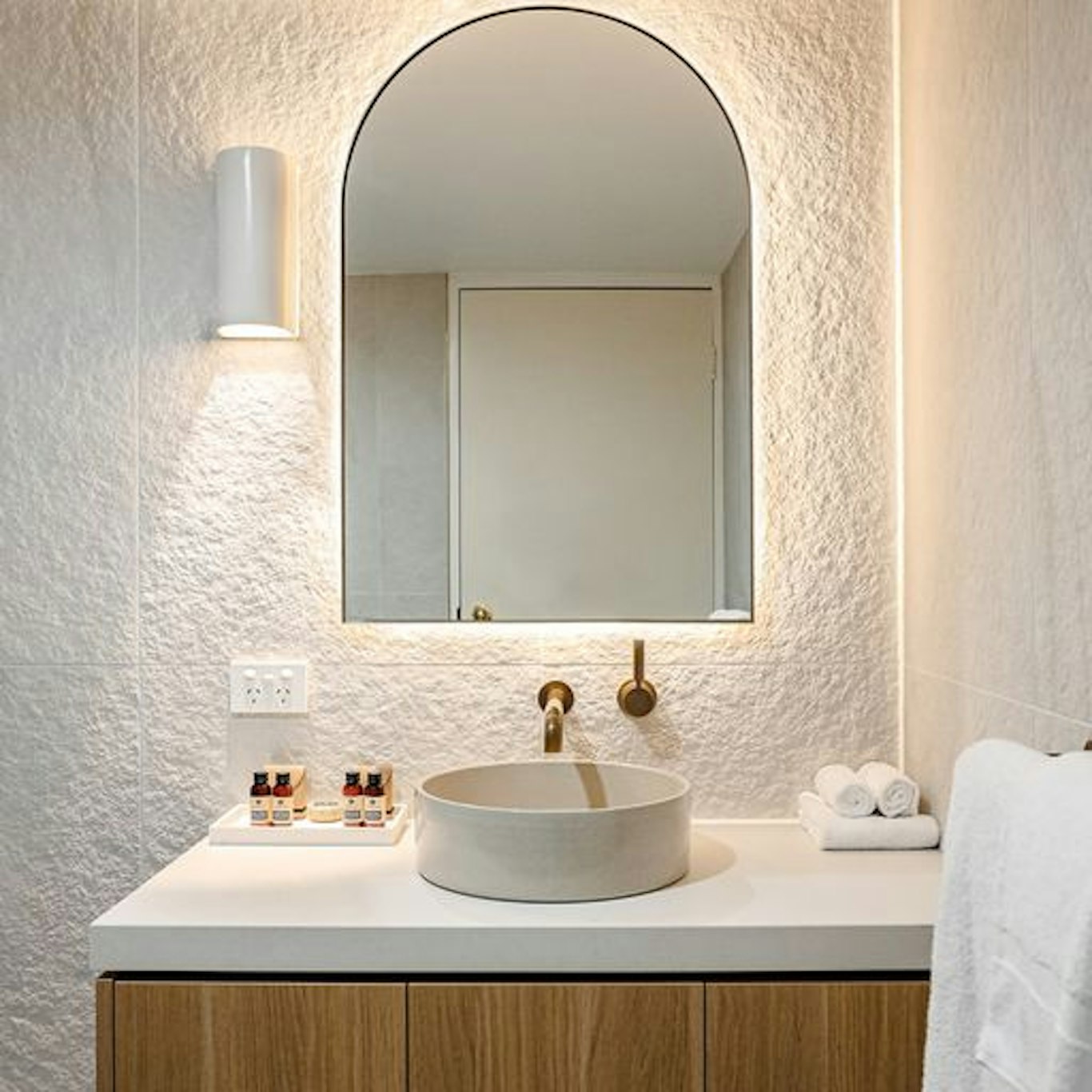 Lord Byron Resort 58/60