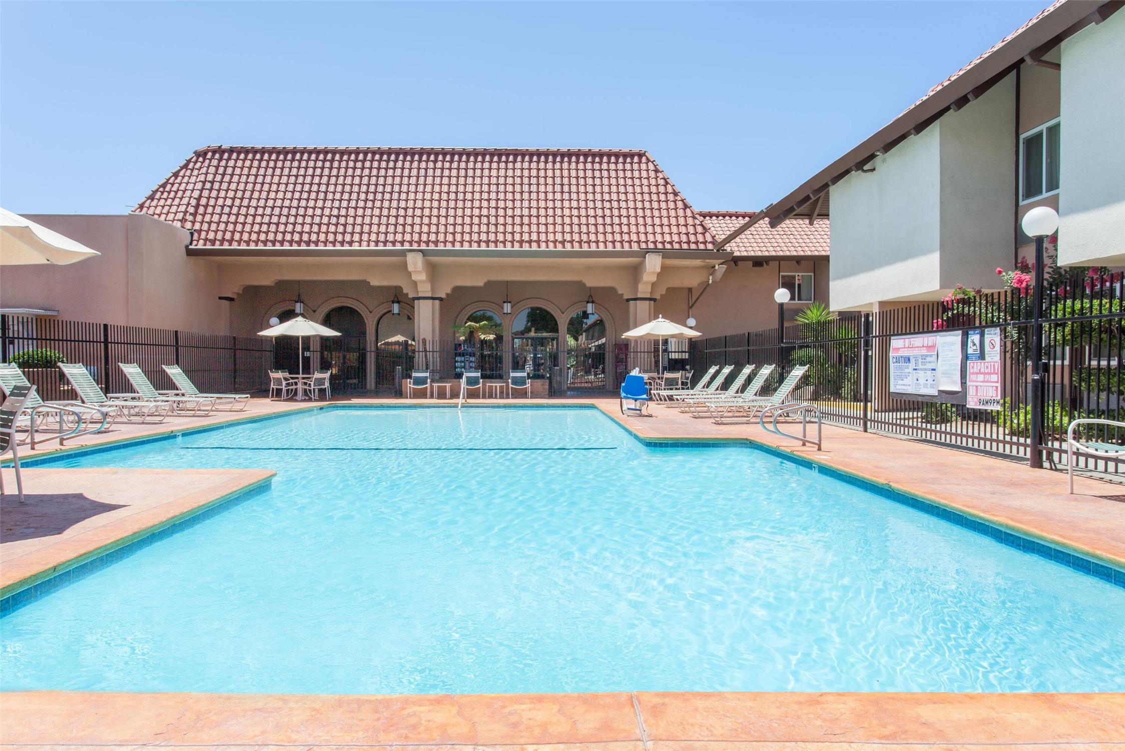 Ramada by Wyndham Fresno North 39/43