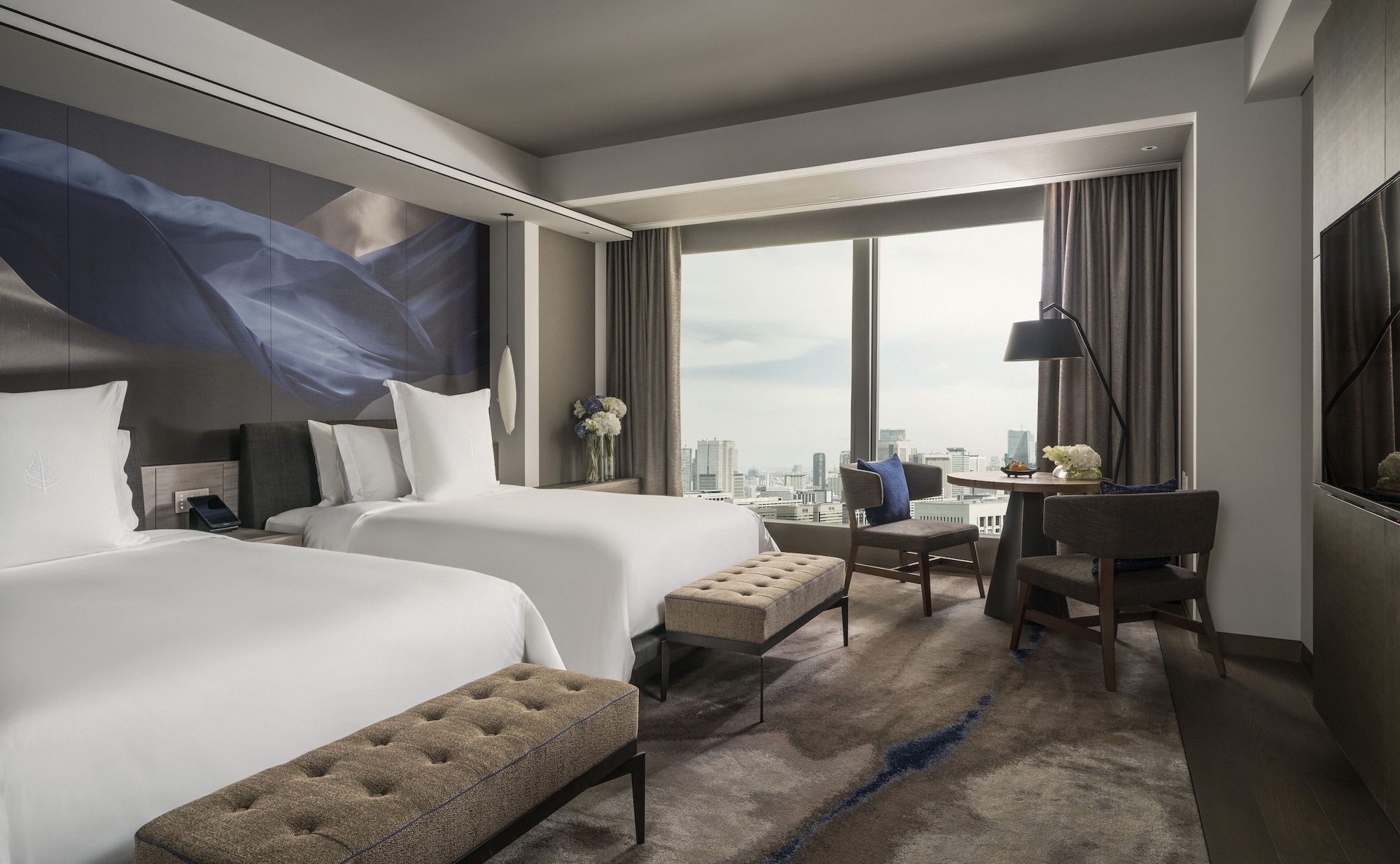DELUXE, 2 DOUBLE BEDS, CITY VIEW