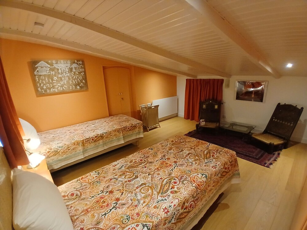2 BEDROOMS, FAMILY SUITE, CITY VIEW