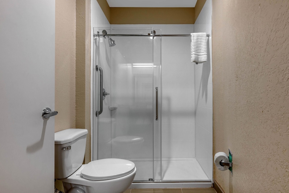 Comfort Inn and Suites Montgomery East Carmichael Rd 14/54