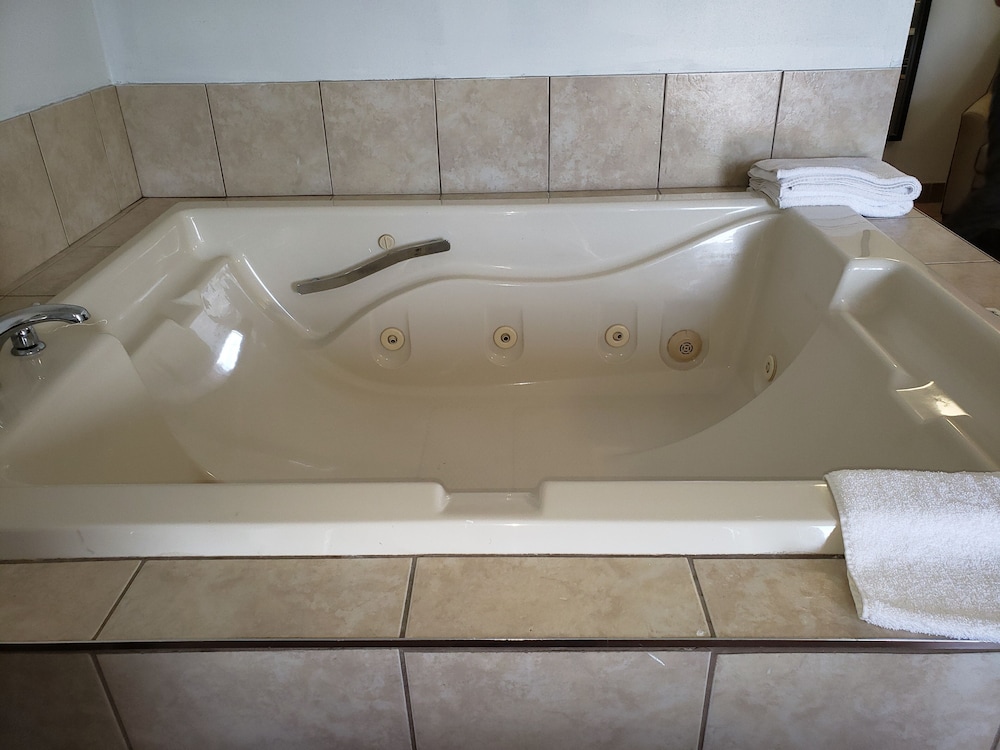 Niagara Falls Courtside Inn Hotel 39/41