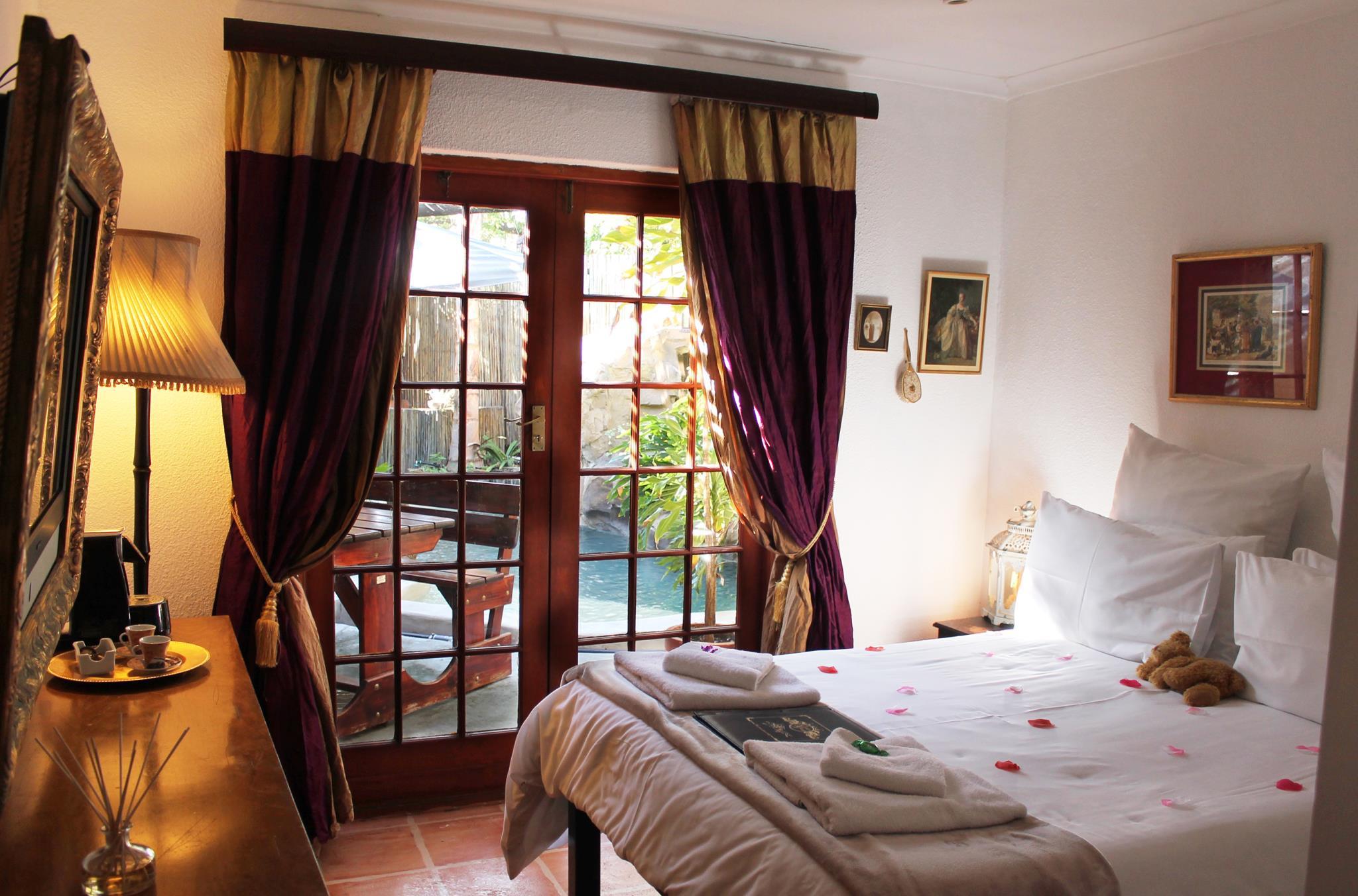 4 People, Double Bed, Small