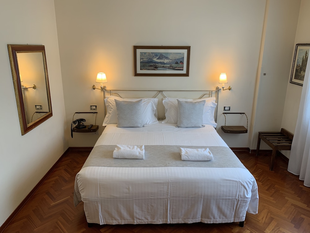 ROOM, TRIPLE, BALCONY