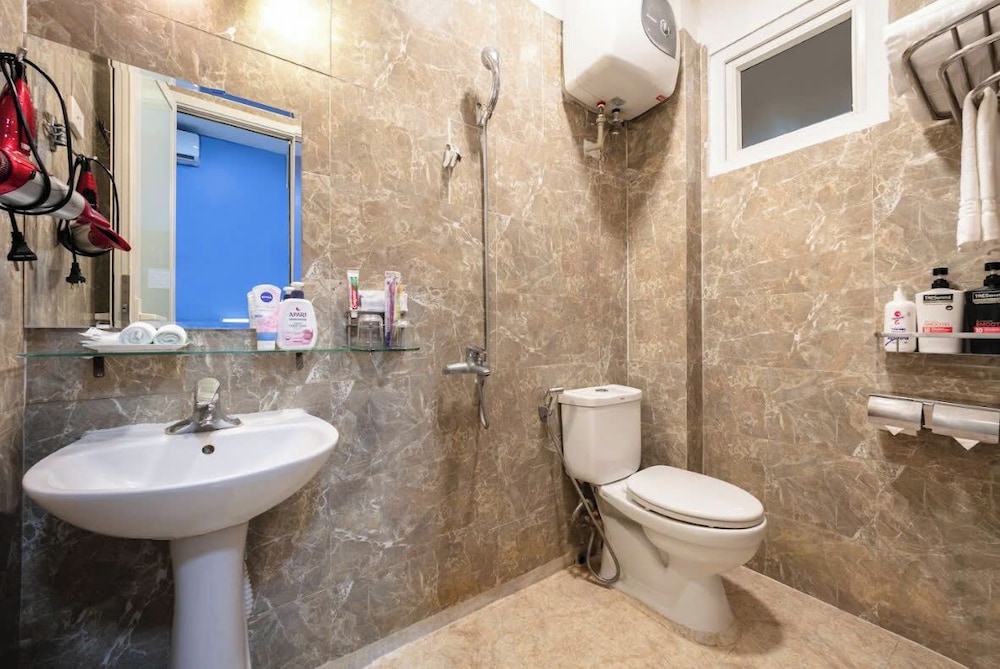A25 Hotel - 385 Hoang Quoc Viet 31/33