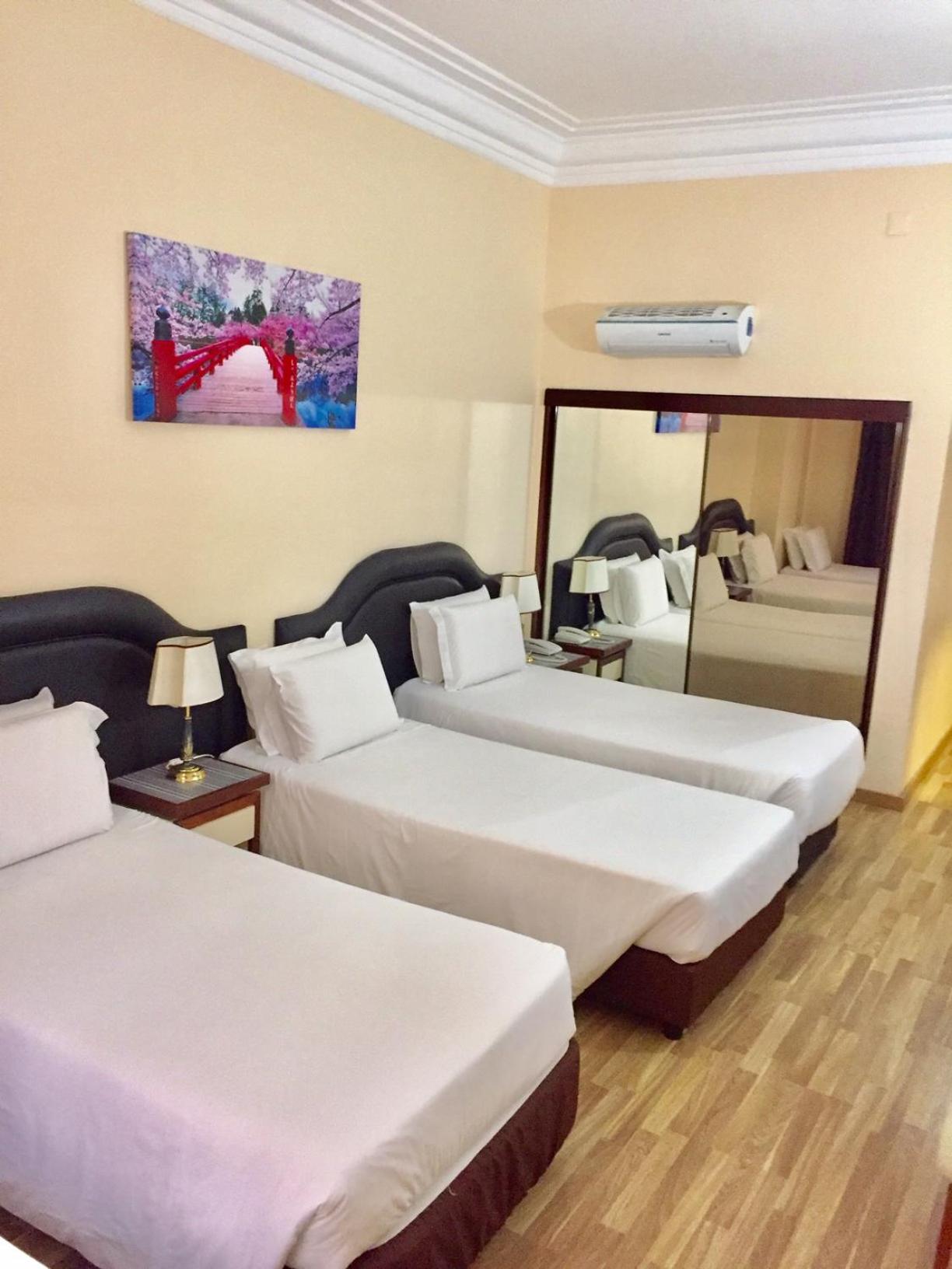 Room, Triple