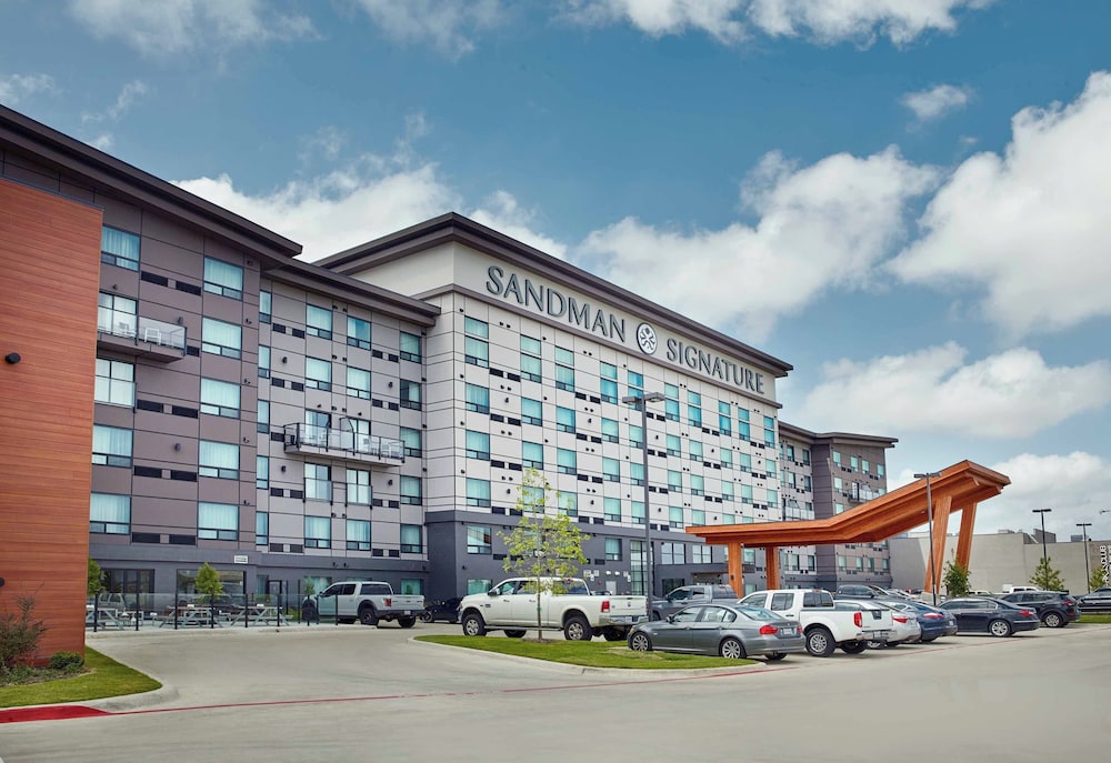 Sandman Signature Las Colinas Hotel and Suites image