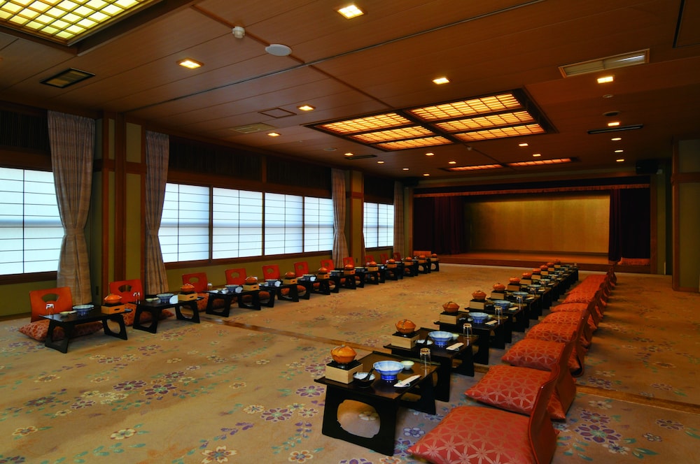 Okazaki New Grand Hotel 64/67
