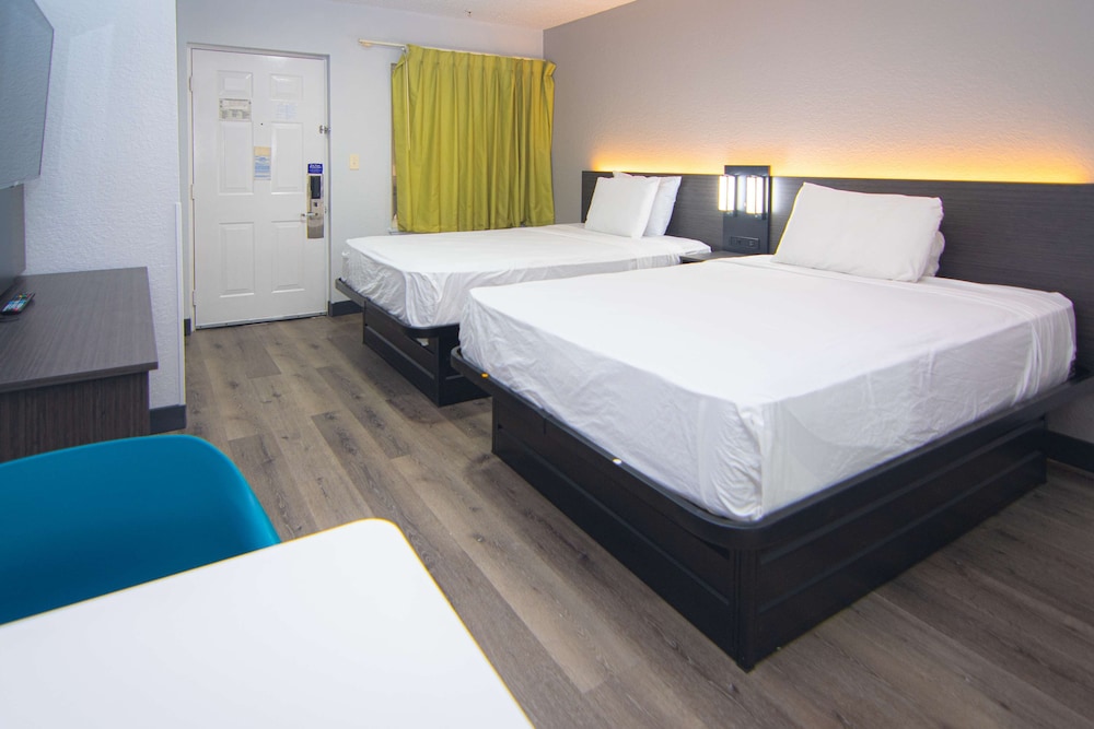 Studio 6 Extended Stay - West Palm Beach, FL 24/52