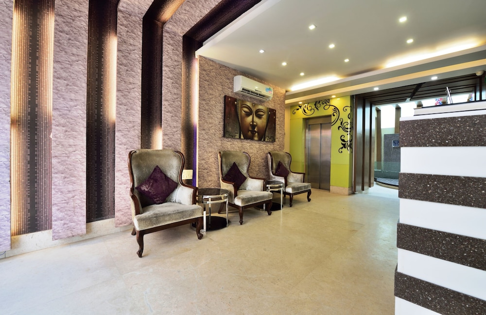Hotel Taksh Inn 13/16