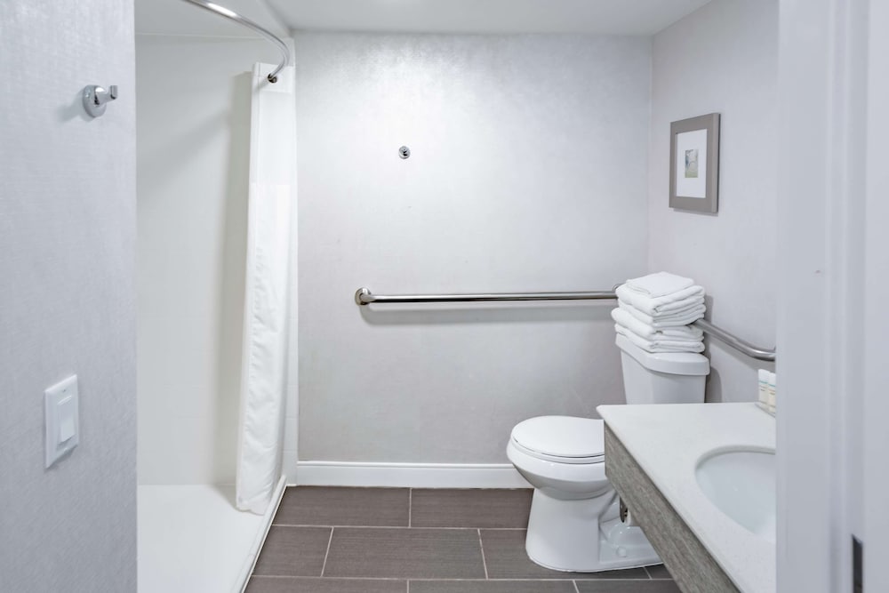 Hampton Inn Waco 15/42
