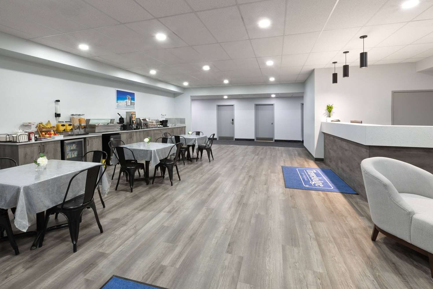 Travelodge By Wyndham Cochrane 24/32